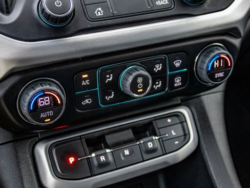 Used 2023 GMC Acadia SLT image 35