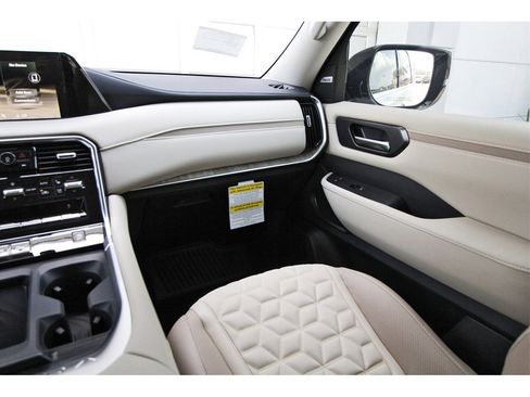 New 2025 Nissan Armada Platinum image 10