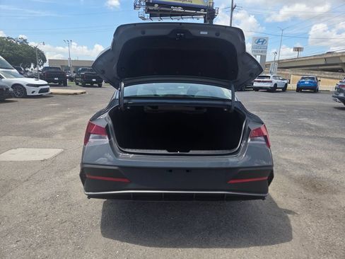 Used 2026 Hyundai Elantra SE FWD image 26