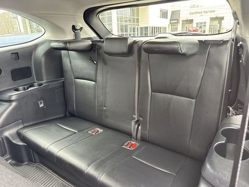 Used 2023 Toyota Highlander XLE image 10