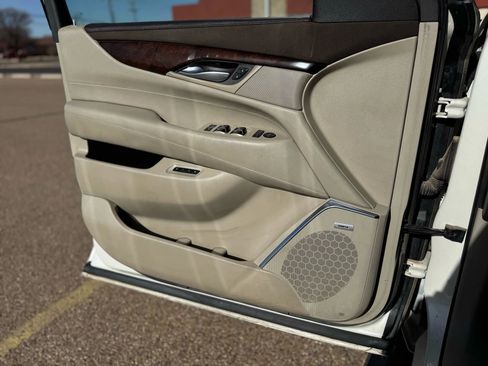 Used 2015 Cadillac Escalade ESV Premium image 15