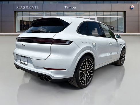 Used 2025 Porsche Cayenne Turbo AWD/4WD image 6