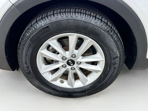 Used 2019 Kia Sorento L FWD image 39