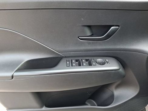 Used 2025 Hyundai Kona SEL AWD/4WD image 12
