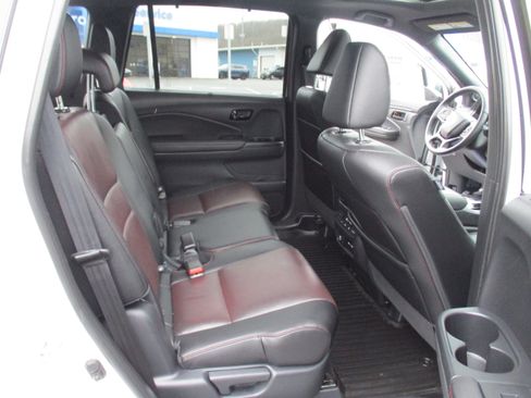 Certified 2025 Honda Passport Black Edition image 15