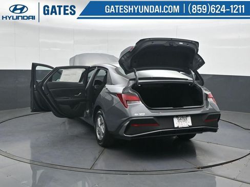 New 2026 Hyundai Elantra SE FWD image 53