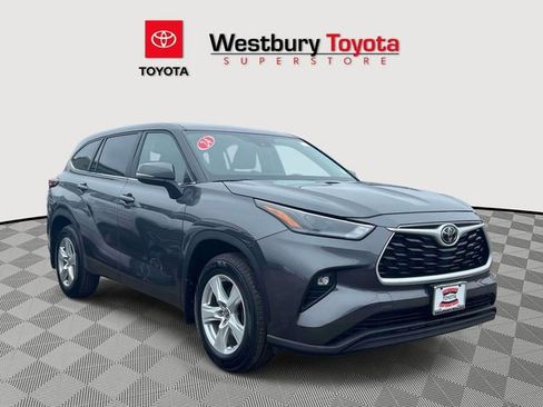 Certified 2024 Toyota Highlander LE AWD/4WD image 1