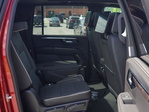 New 2025 Chevrolet Suburban Premier image 29