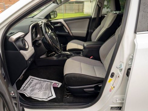 Used 2018 Toyota RAV4 XLE FWD image 11