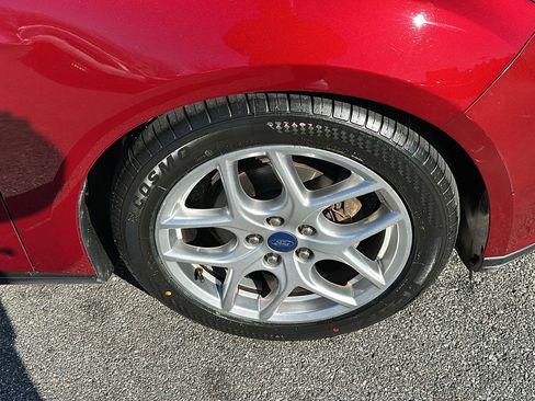 Used 2015 Ford Focus SE w/ Equipment Group 201A image 9