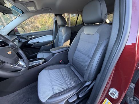 Used 2024 Chevrolet Trax LT w/ Driver Confidence Package image 6