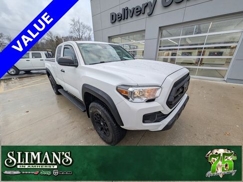 Used 2022 Toyota Tacoma SR image 1