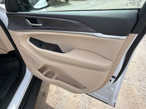 Used 2024 Jeep Grand Cherokee Limited w/ Luxury Tech Group II image 19