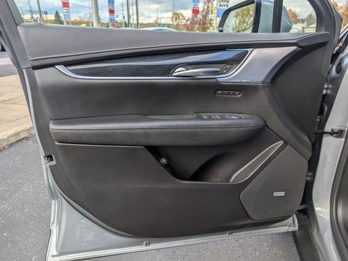 Used 2025 Cadillac XT5 Premium Luxury image 9