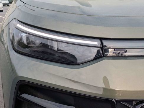New 2026 Volkswagen Tiguan SE R-Line FWD image 10