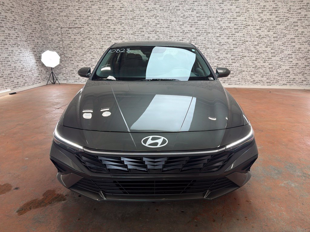 New 2026 Hyundai Elantra SE FWD image 2