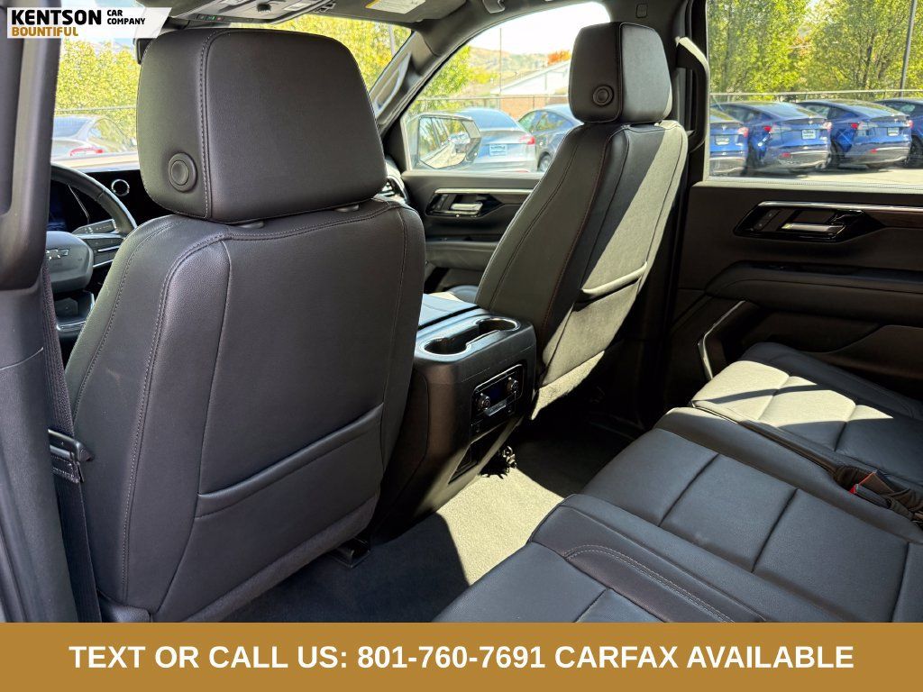 Used 2025 Chevrolet Suburban Z71 AWD/4WD image 31