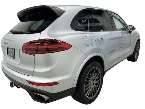 Used 2017 Porsche Cayenne Platinum Edition AWD/4WD image 4