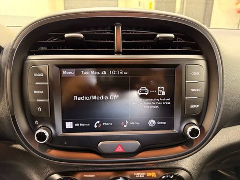 Used 2025 Kia Soul LX w/ LX Technology Package FWD image 16
