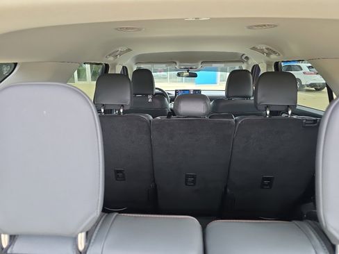 Used 2025 Ford Explorer Active w/ Active Comfort Package image 14