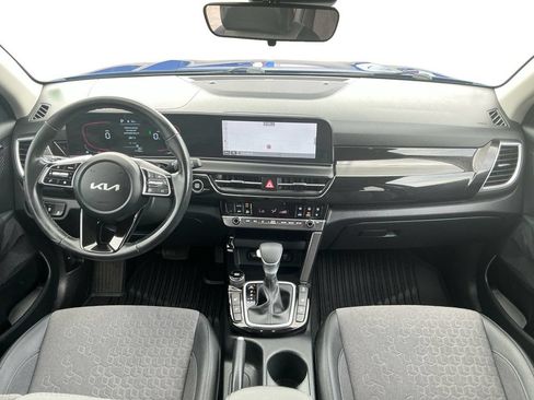 Used 2025 Kia Seltos S AWD/4WD image 17