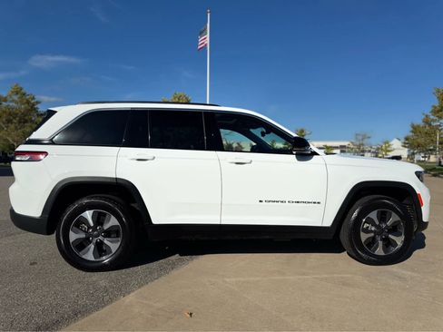 Used 2022 Jeep Grand Cherokee Limited 4xe image 10