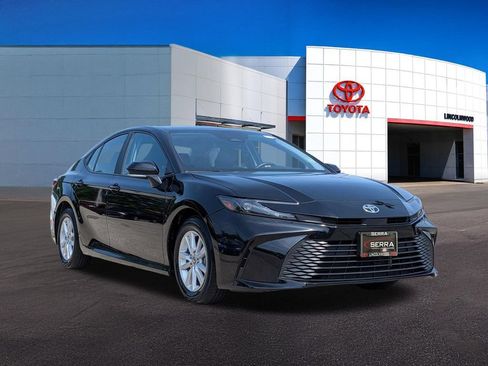 Used 2025 Toyota Camry LE FWD image 7