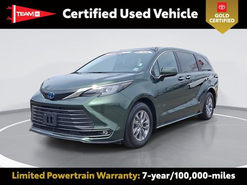 Certified 2025 Toyota Sienna XLE FWD image 1