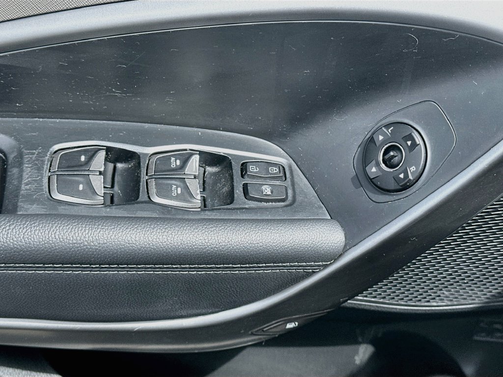 Used 2018 Hyundai Santa Fe Sport w/ 2.4L Value Package 02 FWD image 17
