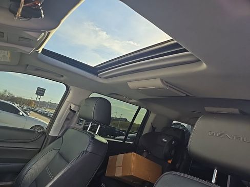 Used 2019 GMC Yukon XL Denali w/ Denali Ultimate Package image 14