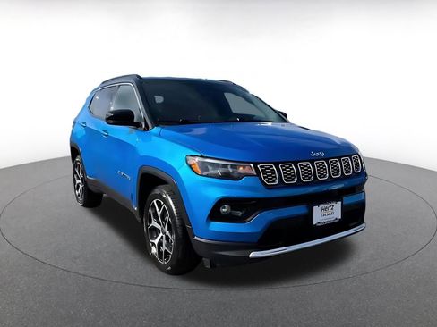 Used 2025 Jeep Compass Limited AWD/4WD image 3