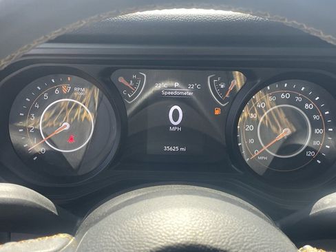 Used 2025 Jeep Gladiator Sport image 9