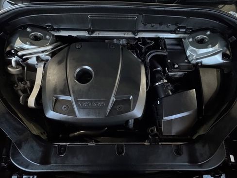 Used 2018 Volvo XC60 T5 Momentum w/ Convenience Package image 7