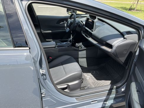 Used 2024 Toyota Prius Limited FWD image 33