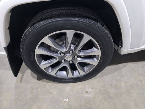 Used 2018 Jeep Grand Cherokee Overland AWD/4WD image 20