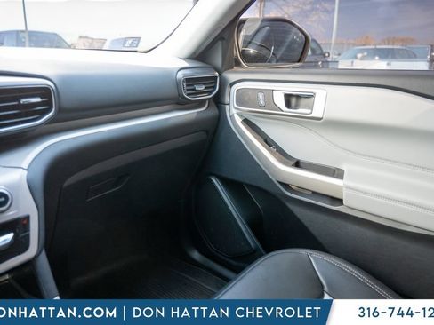 Used 2023 Ford Explorer XLT w/ Equipment Group 202A AWD/4WD image 15