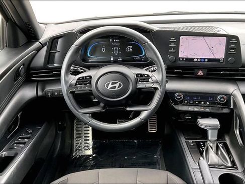 Certified 2025 Hyundai Elantra Sport FWD image 5