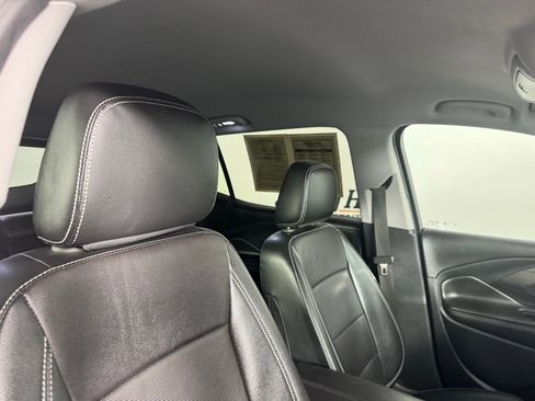 Used 2023 GMC Terrain SLT image 28