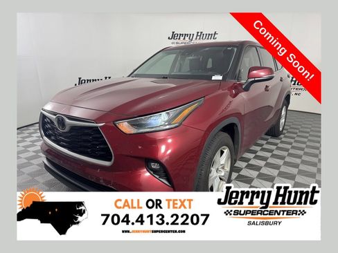 Used 2021 Toyota Highlander LE FWD image 1