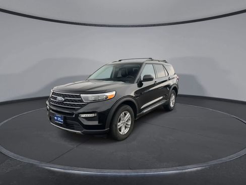 Used 2023 Ford Explorer XLT w/ Equipment Group 202A image 4
