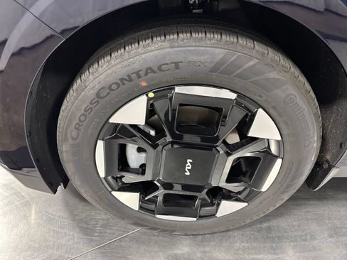 New 2026 Kia Carnival EX FWD image 2