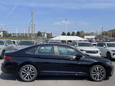 New 2026 Volkswagen Jetta SE FWD image 8