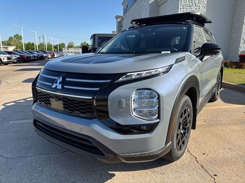 New 2026 Mitsubishi Outlander AWD image 3