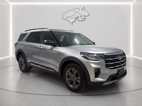 Used 2025 Ford Explorer Active w/ Active Comfort Package AWD/4WD image 7