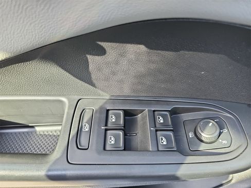 Used 2022 Volkswagen Taos SE image 25