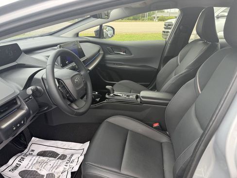 Used 2024 Toyota Prius XLE FWD image 12