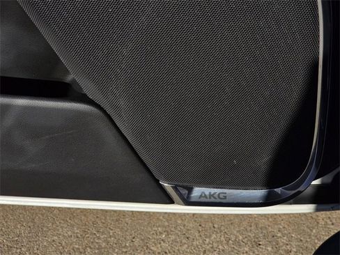 Used 2021 Cadillac Escalade Luxury image 18