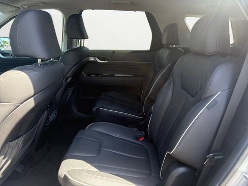 Used 2024 Hyundai Palisade Limited FWD image 11