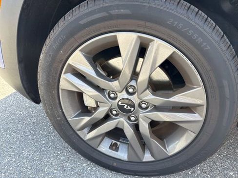 Used 2023 Kia Seltos LX image 19