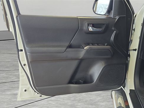 Used 2023 Toyota Tacoma TRD Off-Road image 24